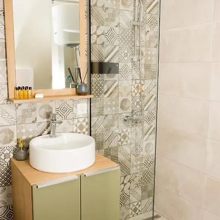 Urban Apartments- Free Private Parking *