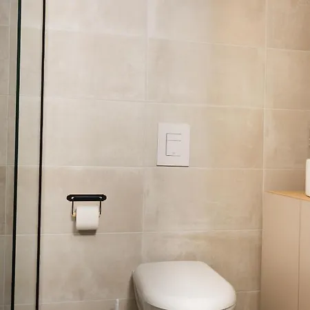 Urban Apartments- Free Private Parking