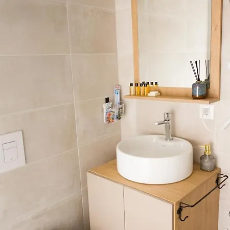 Urban Apartments- Free Private Parking Μόσταρ