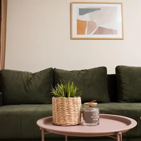 Urban Apartments- Free Private Parking *