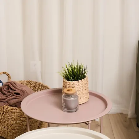 Urban Apartments- Free Private Parking Μόσταρ