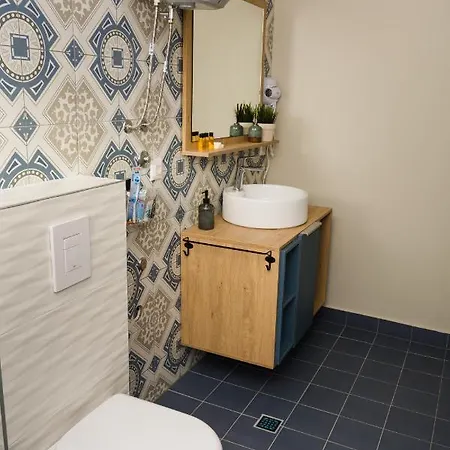 Urban Apartments- Free Private Parking * Μόσταρ