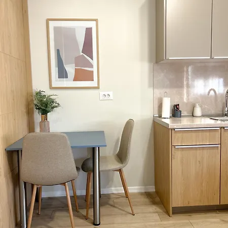 Urban Apartments- Free Private Parking Μόσταρ