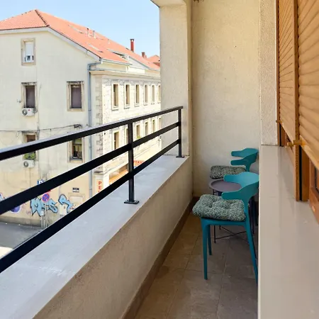 Urban Apartments- Free Private Parking *