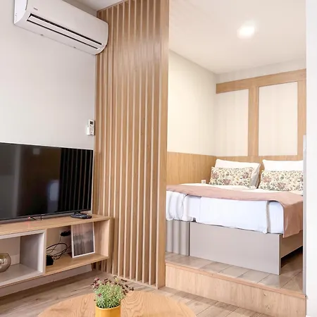 Urban Apartments- Free Private Parking * Μόσταρ