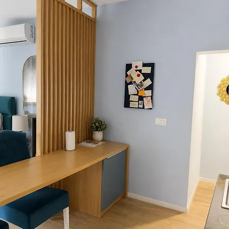 Urban Apartments- Free Private Parking *