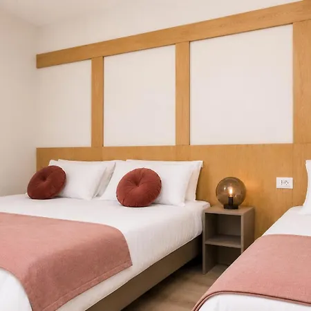 Urban Apartments- Free Private Parking Μόσταρ