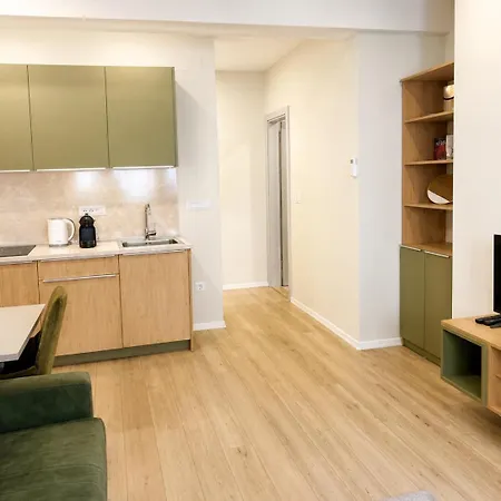 Urban Apartments- Free Private Parking *