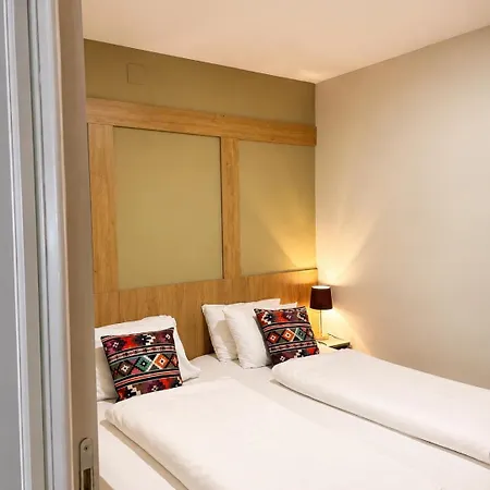 Urban Apartments- Free Private Parking Μόσταρ
