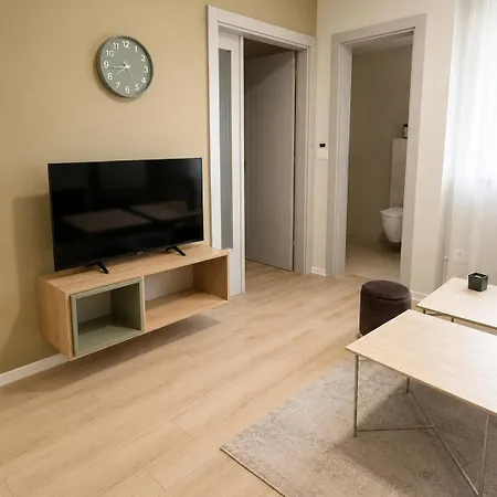 Urban Apartments- Free Private Parking * Μόσταρ