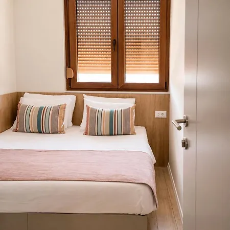 Urban Apartments- Free Private Parking